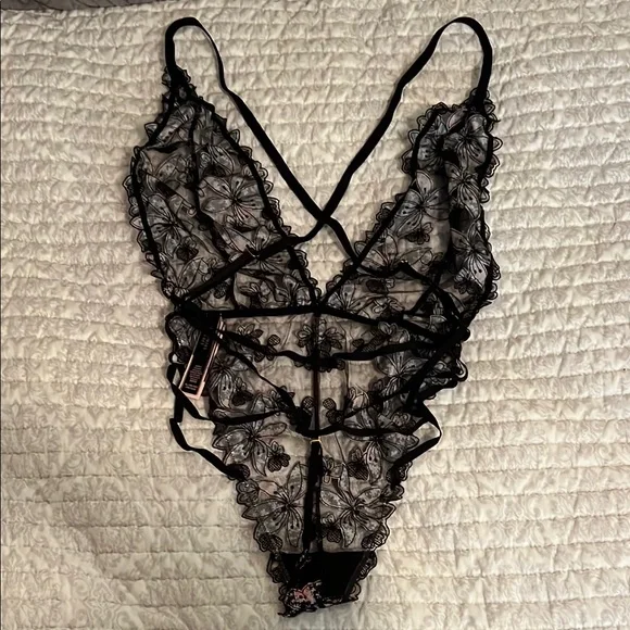 Victoria’s Secret Floral Lace Bodysuit Lingerie - Picture 4 of 4